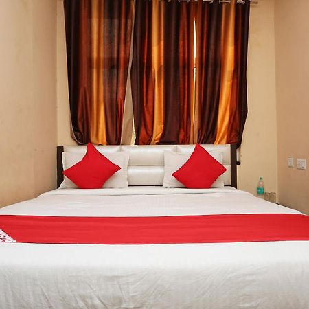 Oyo Flagship Hotel Krishna Chinhat Exteriör bild