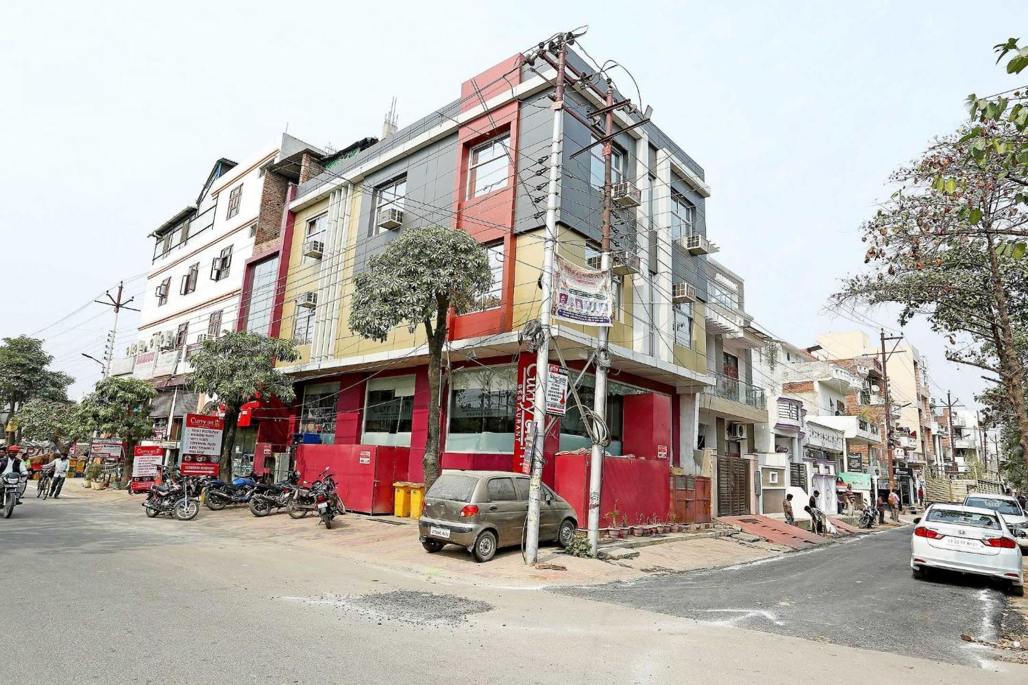 Oyo Flagship Hotel Krishna Chinhat Exteriör bild