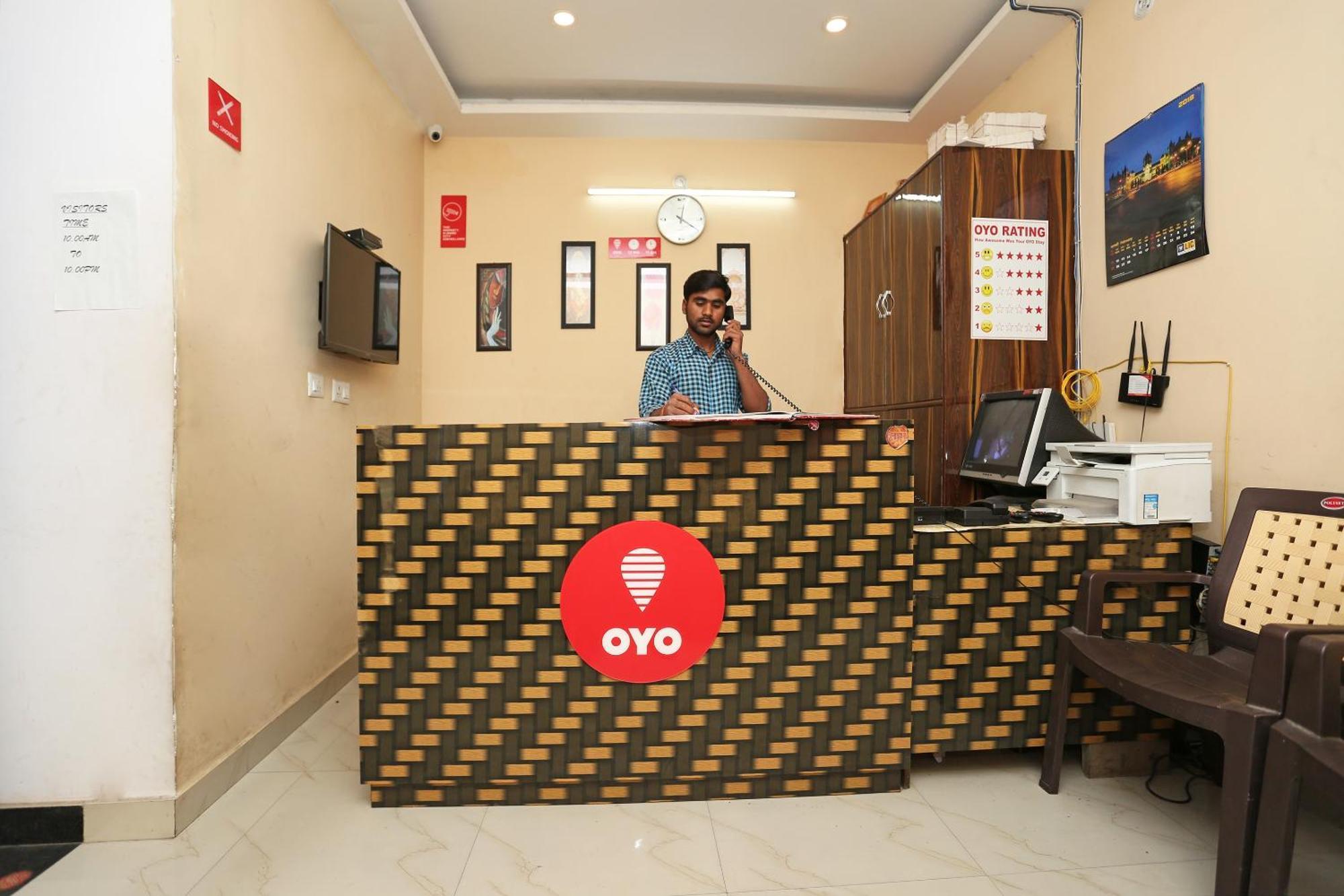 Oyo Flagship Hotel Krishna Chinhat Exteriör bild