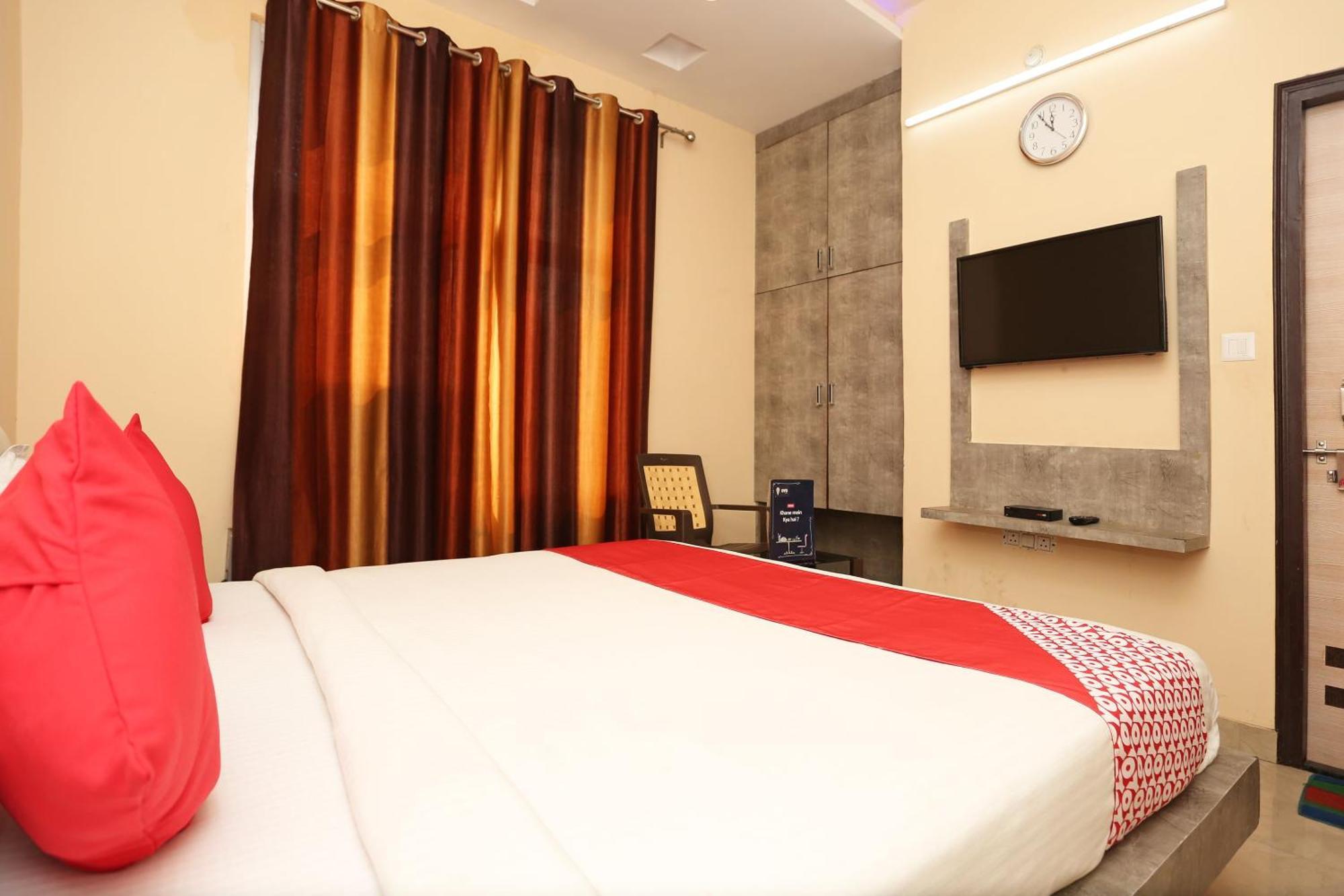 Oyo Flagship Hotel Krishna Chinhat Exteriör bild